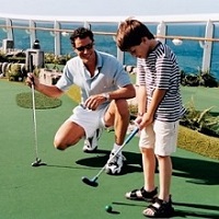 Ovation of the Seas - minigolf